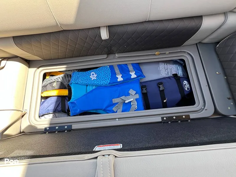 Slide: The Image of Sun Tracker Party Barge 20 DLX 2023 - 15472666