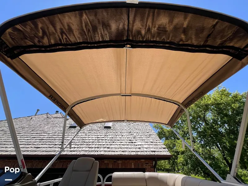 Slide: The Image of Sun Tracker Party Barge 20 DLX 2023 - 15472671