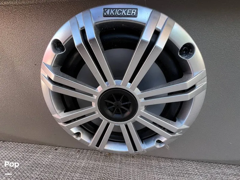 Slide: The Image of Sun Tracker Party Barge 20 DLX 2023 - 15472679