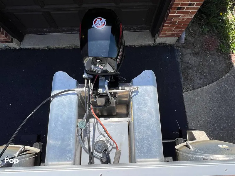 Slide: The Image of Sun Tracker Party Barge 20 DLX 2023 - 15472682