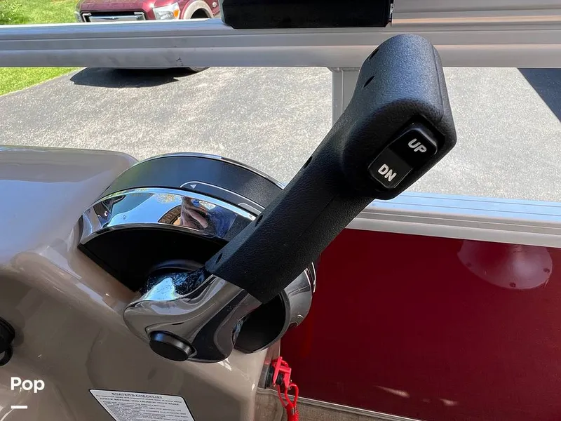 Slide: The Image of Sun Tracker Party Barge 20 DLX 2023 - 15472684