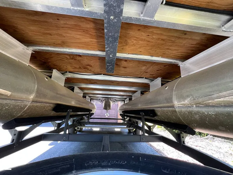 Slide: The Image of Sun Tracker Party Barge 20 DLX 2023 - 15472686