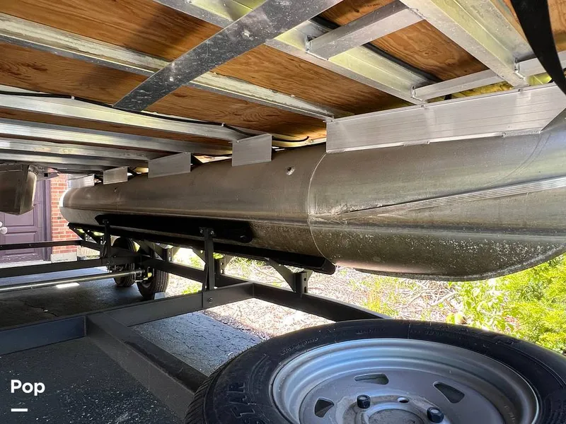 Slide: The Image of Sun Tracker Party Barge 20 DLX 2023 - 15472687