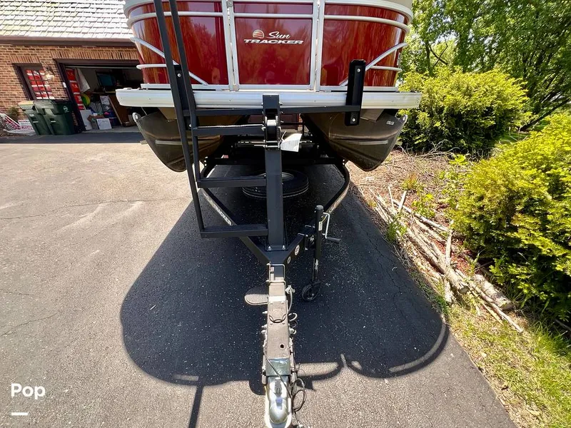 Slide: The Image of Sun Tracker Party Barge 20 DLX 2023 - 15472690