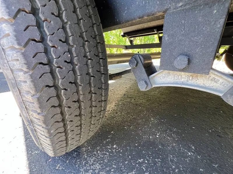 Slide: The Image of Sun Tracker Party Barge 20 DLX 2023 - 15472697