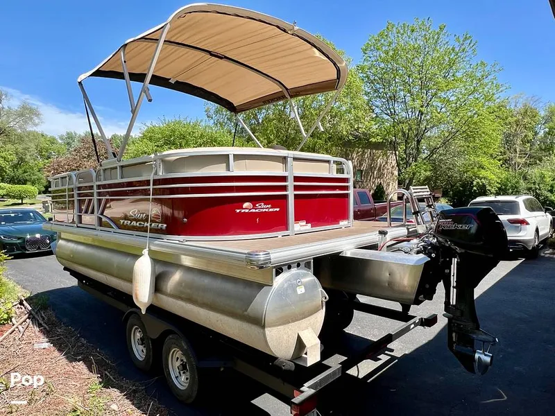 Slide: The Image of Sun Tracker Party Barge 20 DLX 2023 - 15472552