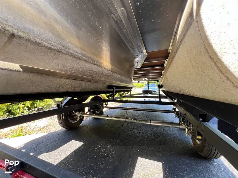 Slide: The Image of Sun Tracker Party Barge 20 DLX 2023 - 15472699