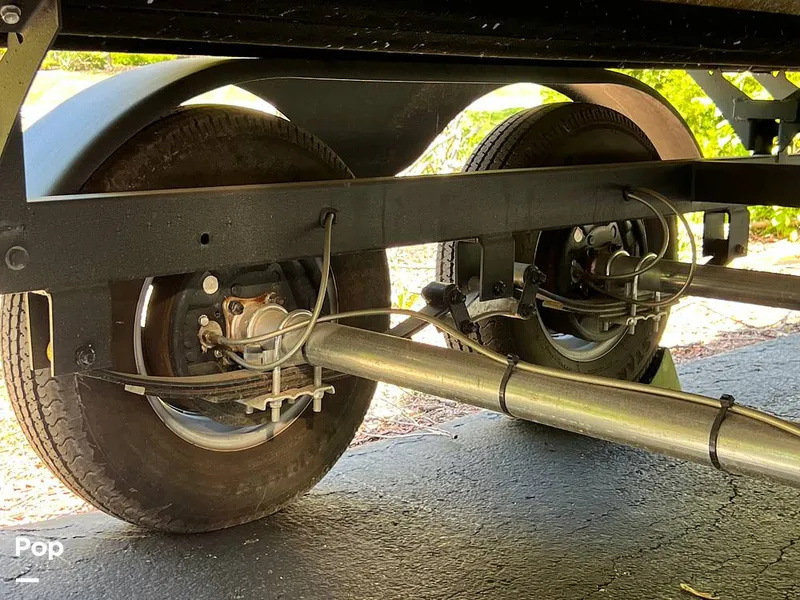 Slide: The Image of Sun Tracker Party Barge 20 DLX 2023 - 15472700