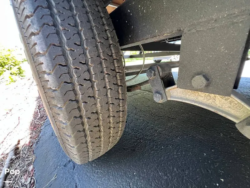 Slide: The Image of Sun Tracker Party Barge 20 DLX 2023 - 15472705