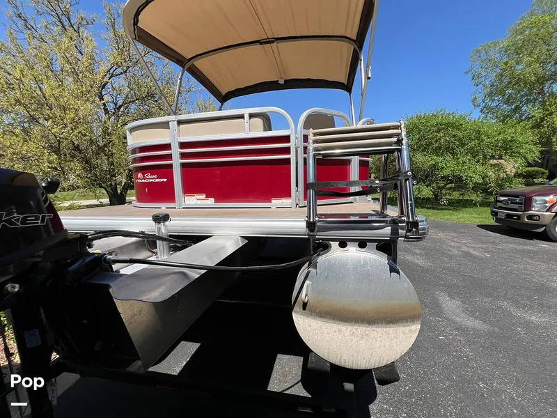 Slide: The Image of Sun Tracker Party Barge 20 DLX 2023 - 15472708