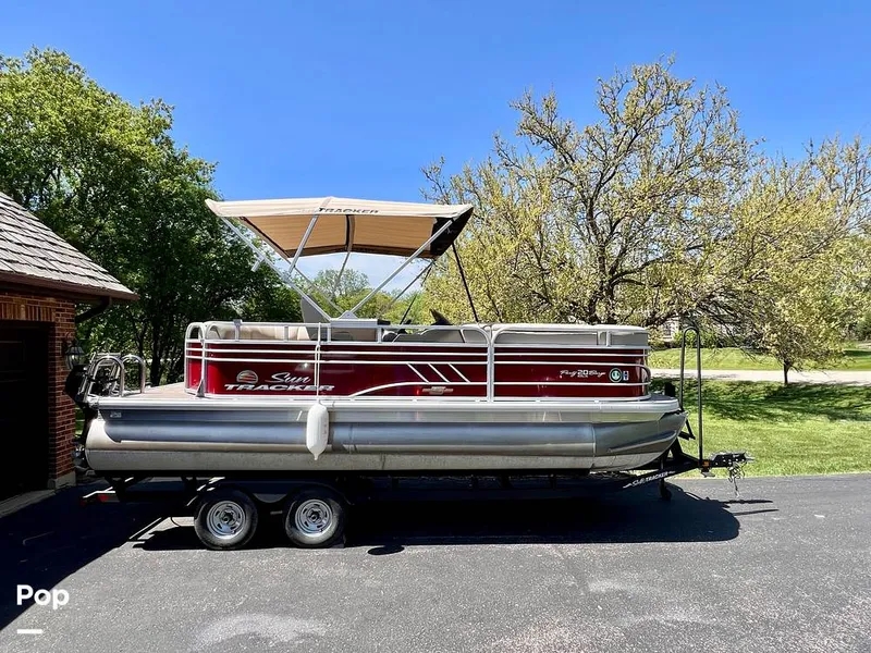 Slide: The Image of Sun Tracker Party Barge 20 DLX 2023 - 15472547