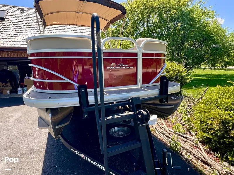 Slide: The Image of Sun Tracker Party Barge 20 DLX 2023 - 15472716