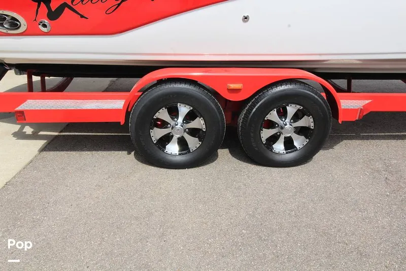 Slide: The Image of Alloy Wheels - 15362194