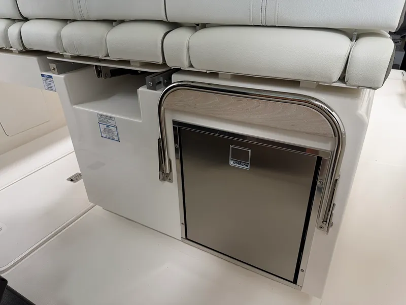 Slide: The Image of Tiara 34 LS 2023 - 11