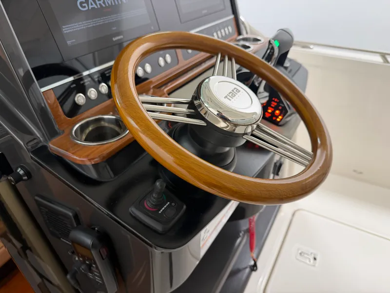 Slide: The Image of Tiara 34 LS 2023 - 14