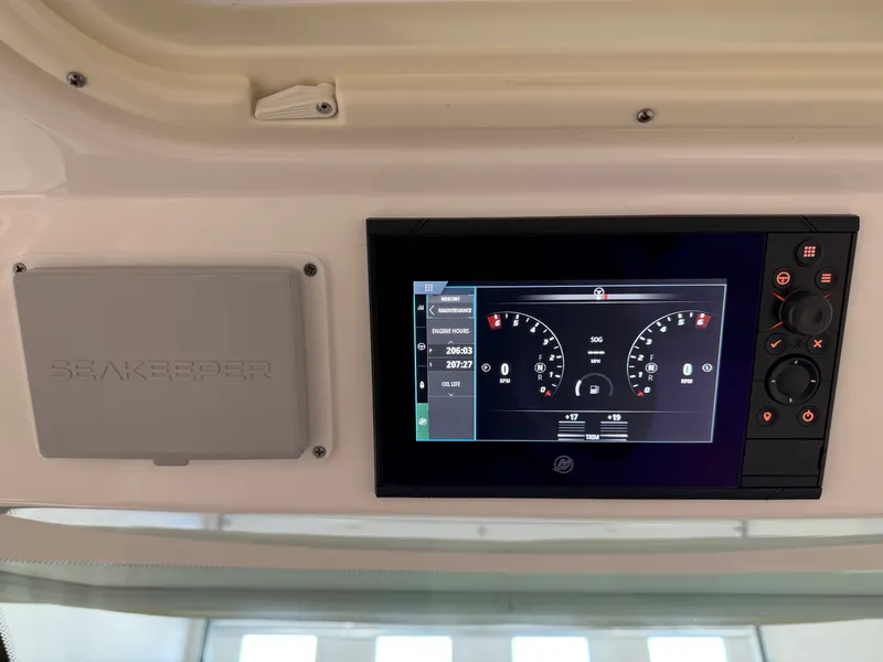 Slide: The Image of Tiara 34 LS 2023 - 15