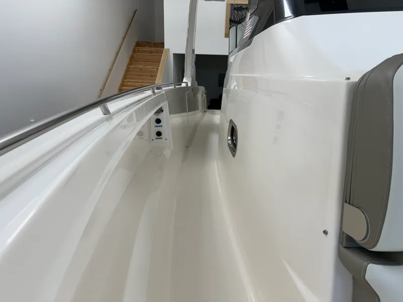 Slide: The Image of Tiara 34 LS 2023 - 21