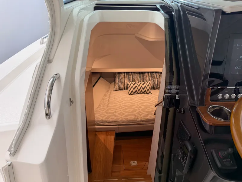 Slide: The Image of Tiara 34 LS 2023 - 29