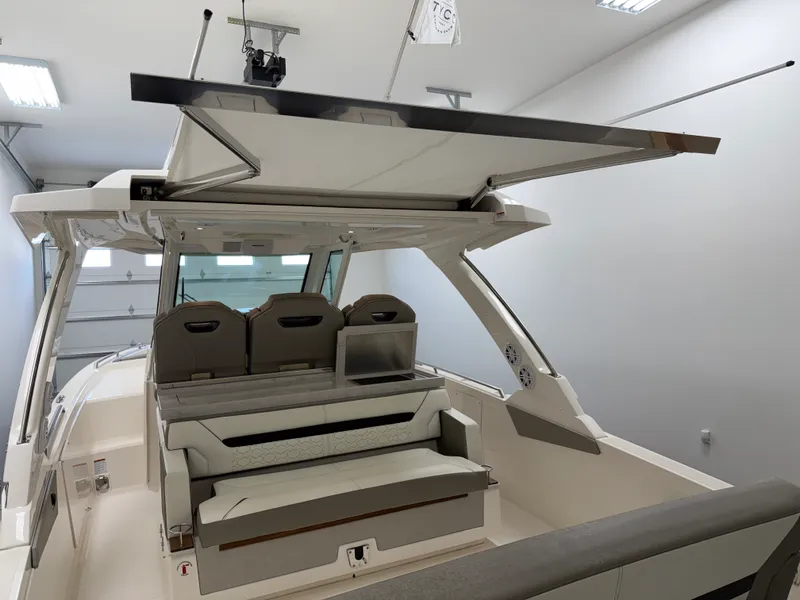 Slide: The Image of Tiara 34 LS 2023 - 37