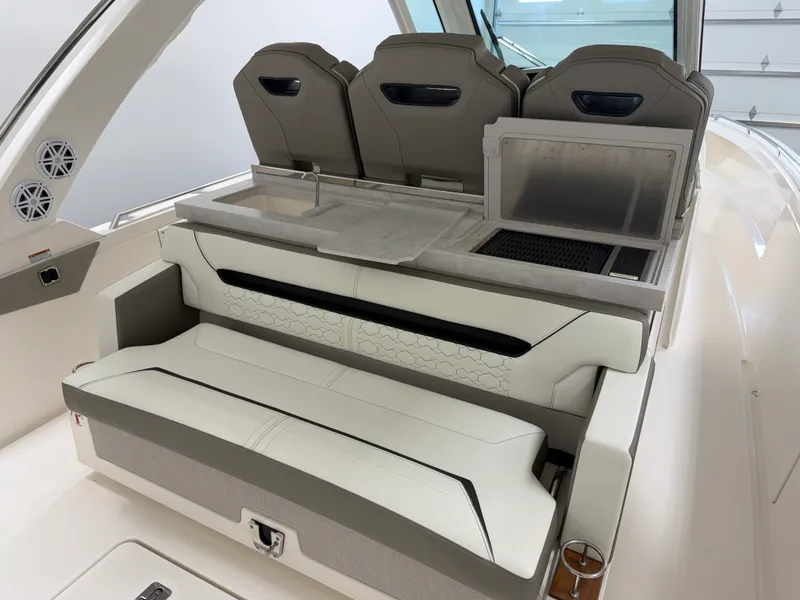 Slide: The Image of Tiara 34 LS 2023 - 8