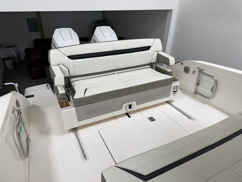 Slide: The Image of Tiara 34 LS 2023 - 9