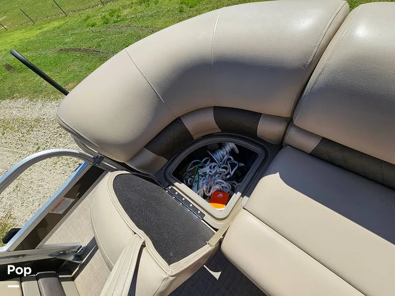 Slide: The Image of Sun Tracker SF 22 DLX 2023 - 15331469