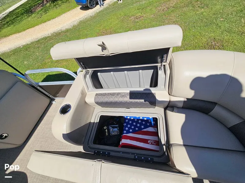 Slide: The Image of Sun Tracker SF 22 DLX 2023 - 15331470