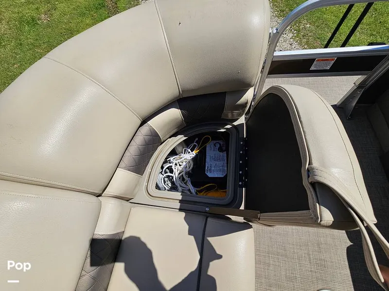 Slide: The Image of Sun Tracker SF 22 DLX 2023 - 15331471