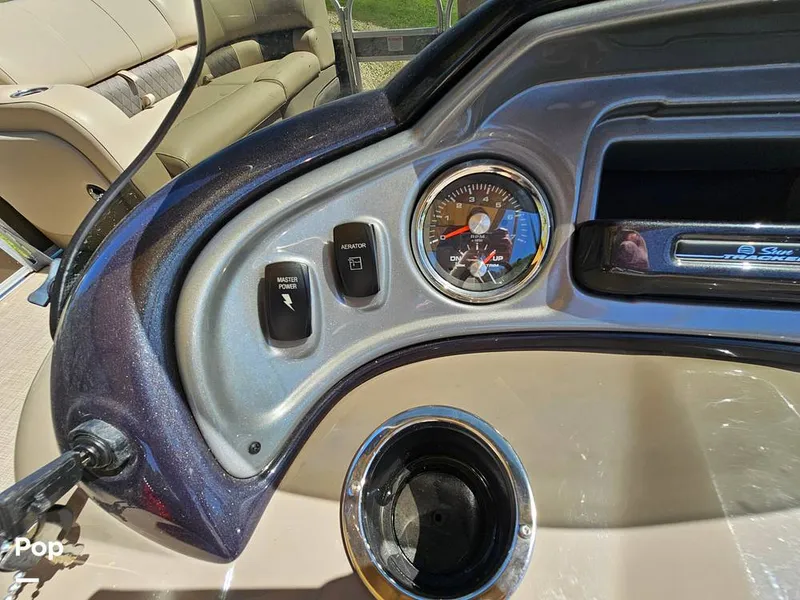 Slide: The Image of Sun Tracker SF 22 DLX 2023 - 15331477