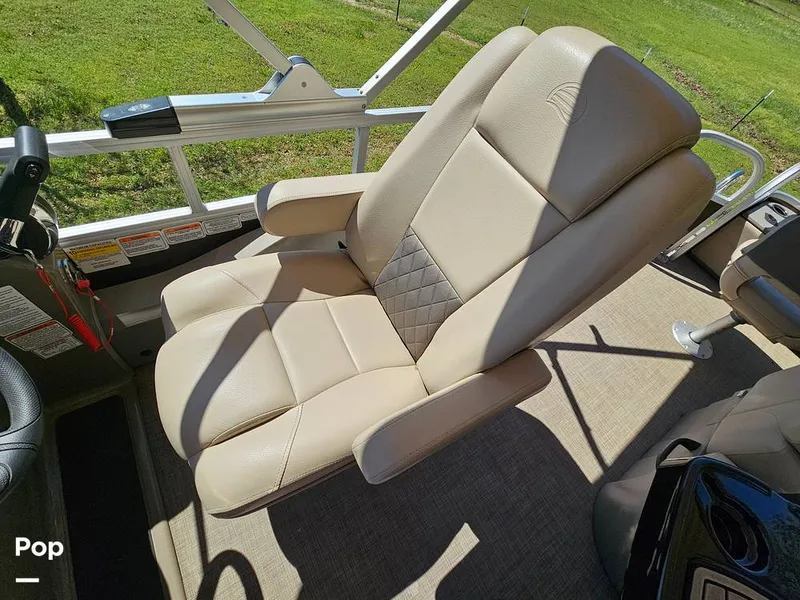 Slide: The Image of Sun Tracker SF 22 DLX 2023 - 15331484