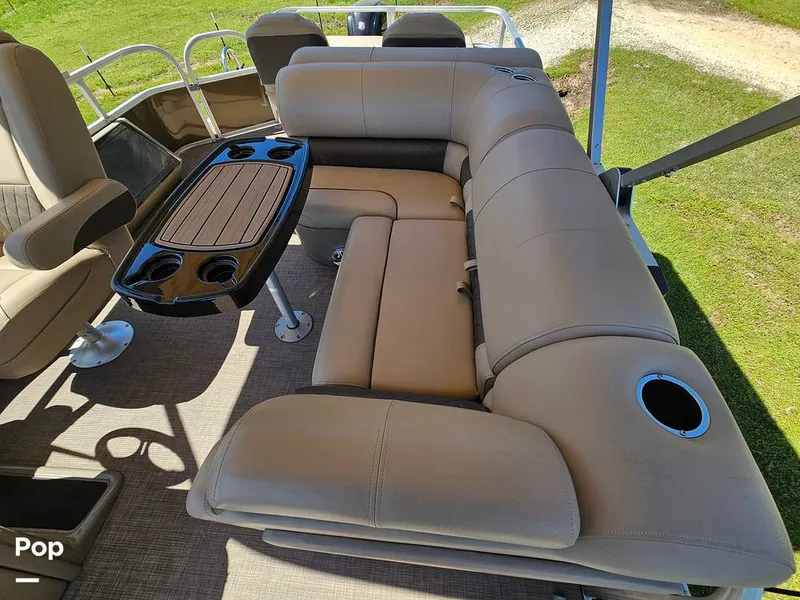 Slide: The Image of Sun Tracker SF 22 DLX 2023 - 15331488