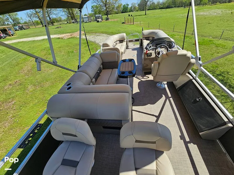 Slide: The Image of Sun Tracker SF 22 DLX 2023 - 15331462