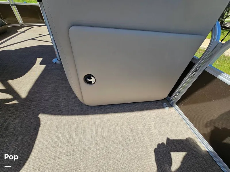 Slide: The Image of Sun Tracker SF 22 DLX 2023 - 15331489