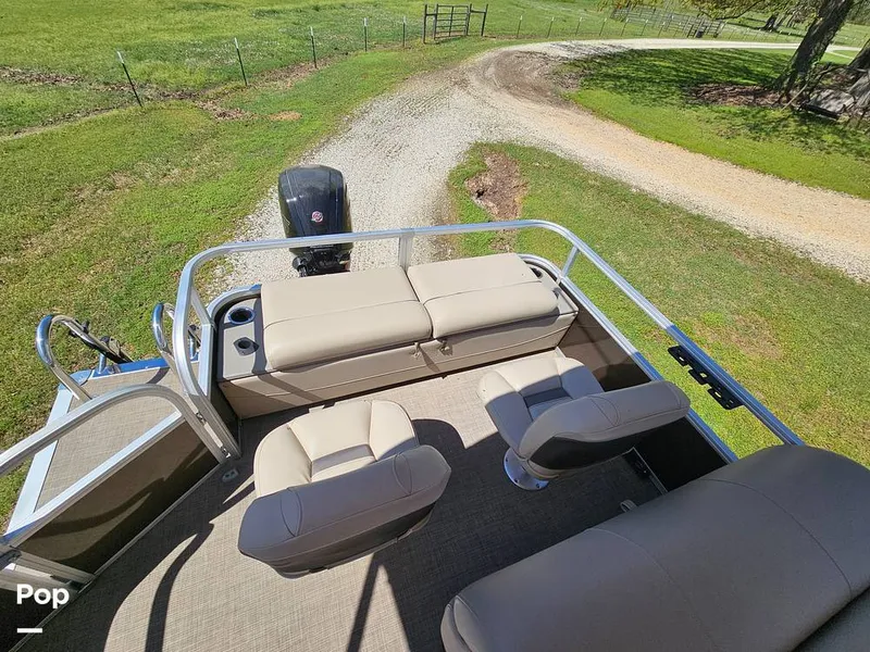 Slide: The Image of Sun Tracker SF 22 DLX 2023 - 15331494