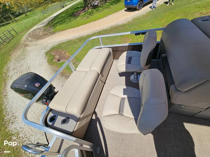 Slide: The Image of Sun Tracker SF 22 DLX 2023 - 15331495