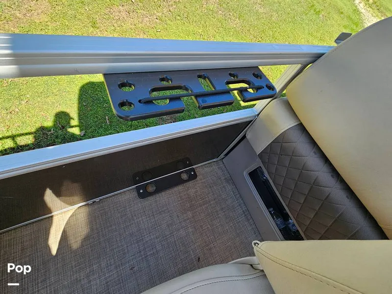 Slide: The Image of Sun Tracker SF 22 DLX 2023 - 15331500