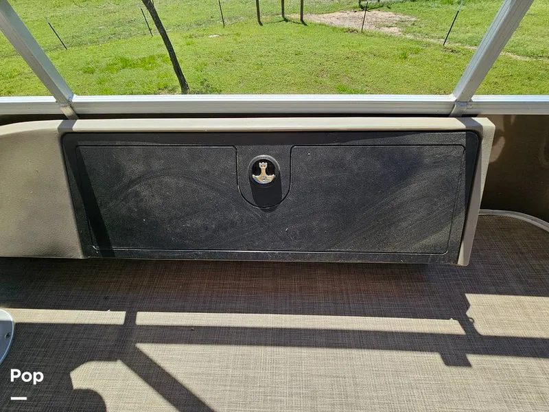 Slide: The Image of Sun Tracker SF 22 DLX 2023 - 15331501