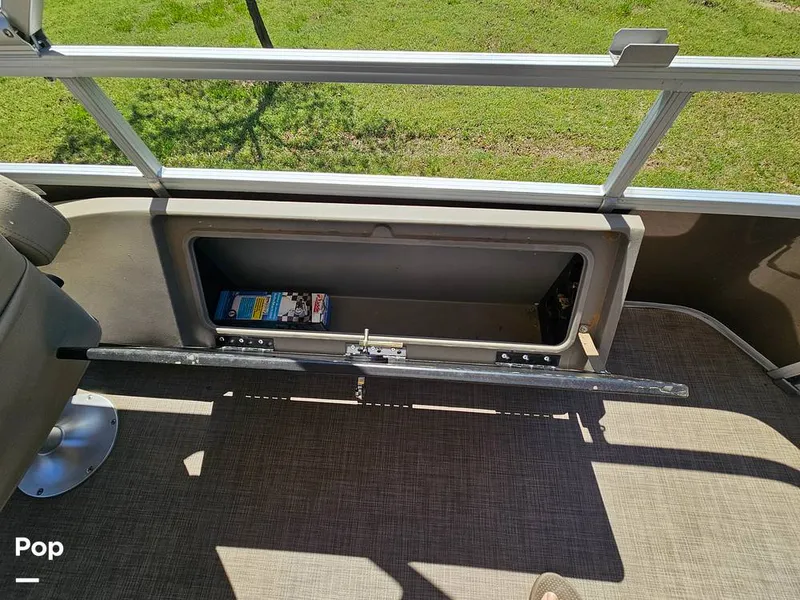 Slide: The Image of Sun Tracker SF 22 DLX 2023 - 15331502