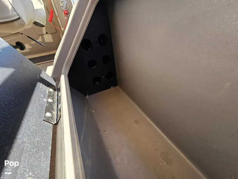 Slide: The Image of Sun Tracker SF 22 DLX 2023 - 15331503