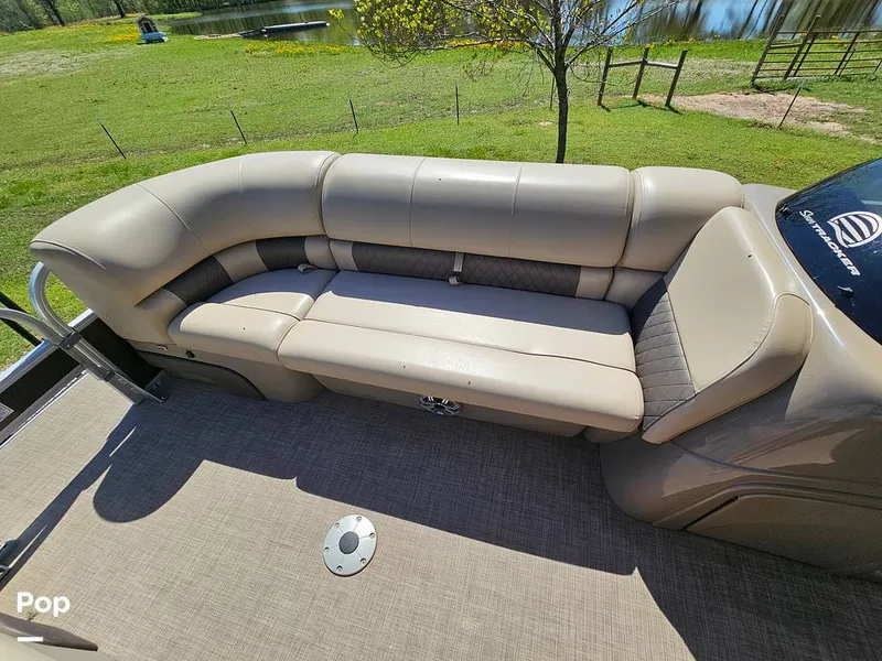 Slide: The Image of Sun Tracker SF 22 DLX 2023 - 15331464