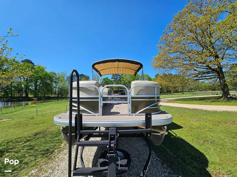 Slide: The Image of Sun Tracker SF 22 DLX 2023 - 15331509