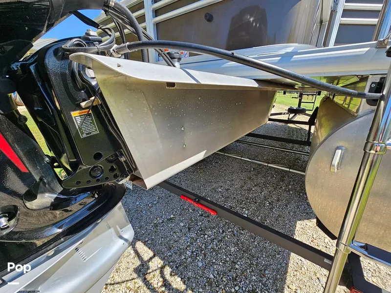 Slide: The Image of Sun Tracker SF 22 DLX 2023 - 15331517