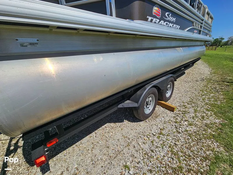 Slide: The Image of Sun Tracker SF 22 DLX 2023 - 15331522