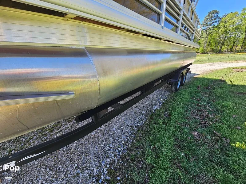 Slide: The Image of Sun Tracker SF 22 DLX 2023 - 15331521