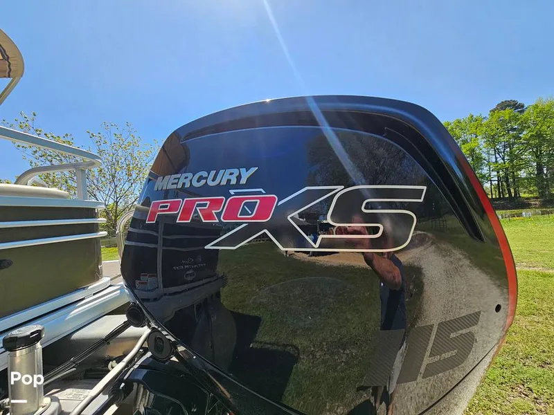 Slide: The Image of Sun Tracker SF 22 DLX 2023 - 15331526