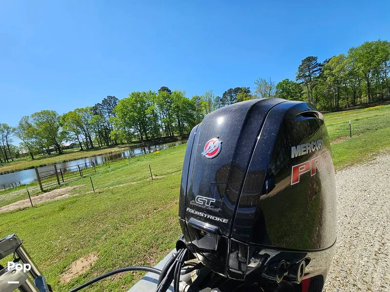 Slide: The Image of Sun Tracker SF 22 DLX 2023 - 15331527