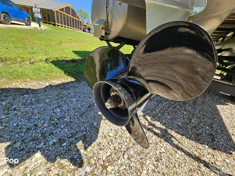 Slide: The Image of Sun Tracker SF 22 DLX 2023 - 15331529