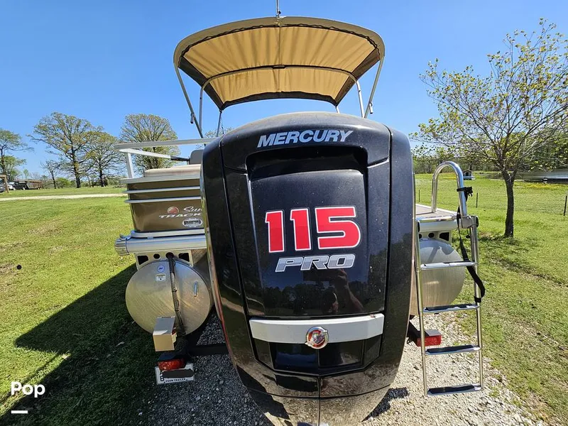 Slide: The Image of Sun Tracker SF 22 DLX 2023 - 15331772