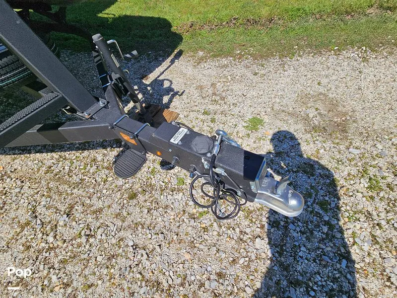 Slide: The Image of Sun Tracker SF 22 DLX 2023 - 15331533