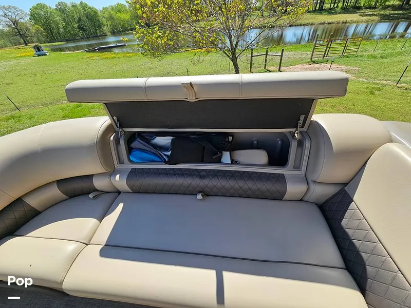 Slide: The Image of Sun Tracker SF 22 DLX 2023 - 15331467